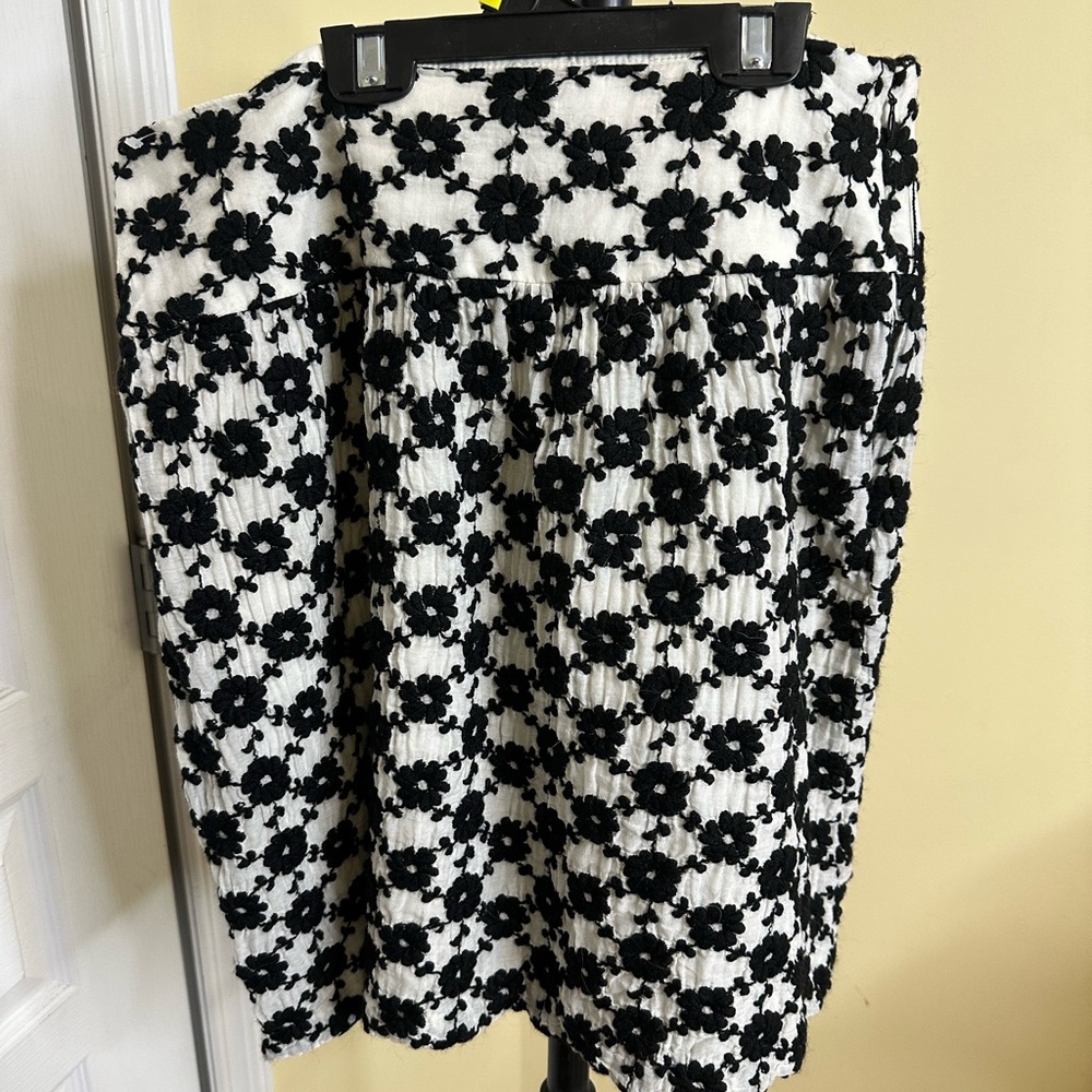 Anthropologie Yoana Baraschi black and white raised flower skirt size 6